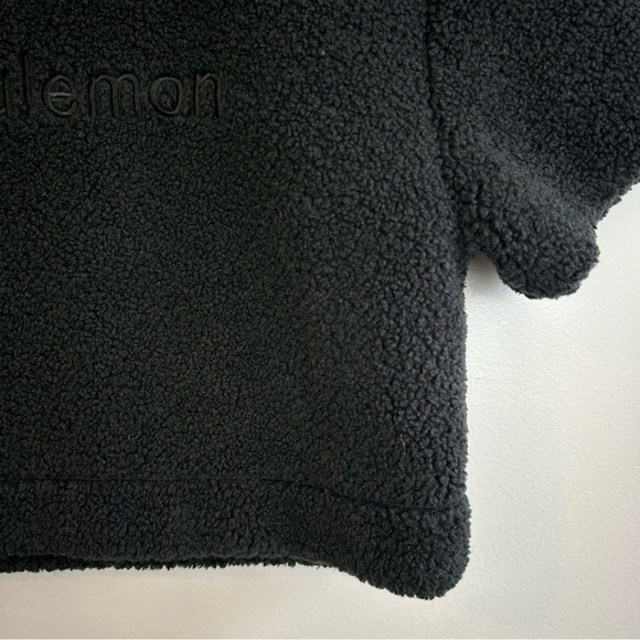 Lululemon Black Textured Fleece Embroidered Logo Cropped Tee/Top Size 4 - Picture 12 of 14